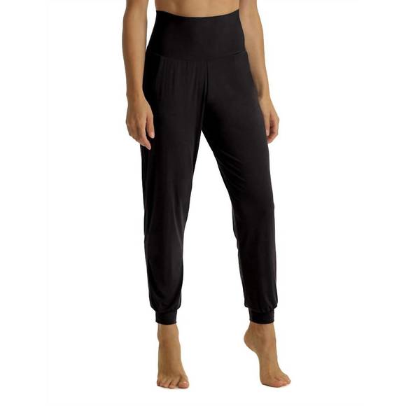 NEW COMMANDO high rise butter jogger pant in black - Picture 1 of 3